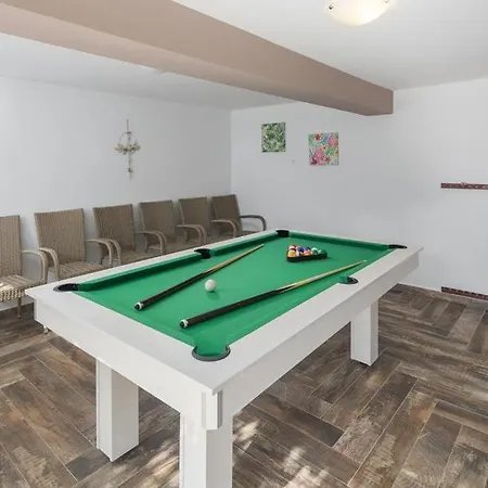 Viktoria Poll&garden View Villa