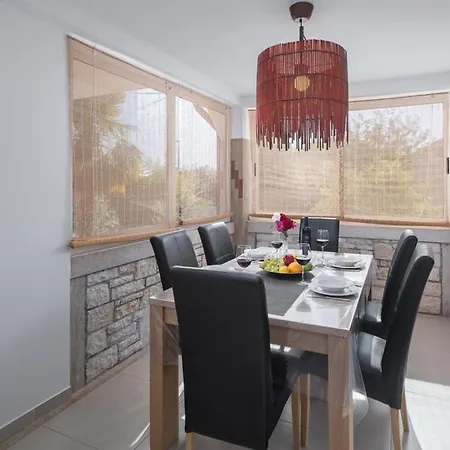 Viktoria Poll&garden View Villa Kaštelir
