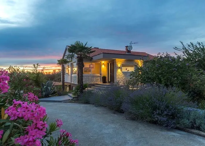 빌라 Viktoria Poll&garden View Kaštelir