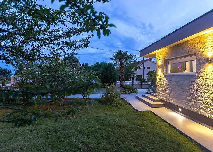 Viktoria Poll&garden View *